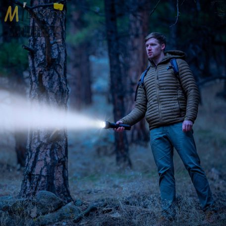 INOVA® T11R akkumulátoros taktikai/kereső lámpa + POWER BANK - 5800 lm